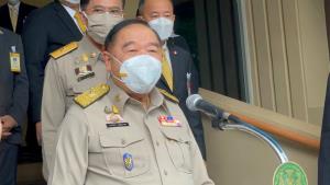 “บิ๊กป้อม” ขึ้น! ถูกถามคุย “พจมาน” ยันไม่เคยคุย