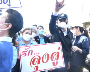 นายกฯ ขอสื่อเผยแง่ดีหลังต่างชาติชมงานเอ็กซ์โปอยากเที่ยวไทย ยันลงพื้นที่พร้อม "พี่ป้อม" ได้
