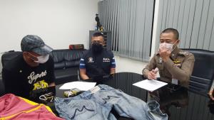 รวบหนุ่มขับเบนซ์วิ่งราวบุหรี่ 2 ซอง สารภาพเมาแล้วรั่ว