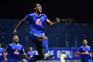 "ธีรศิลป์" ซัดโทษคมกริบ "บีจี" เปิดบ้านเฉือน "แข้งเทพ" 1-0 ขึ้นที่ 4