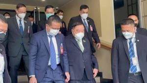 “บิ๊กป้อม” ยัน วันนี้ประชุม พปชร.ปัดตอบปรับโครงสร้างพรรค