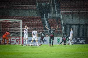 “แบงค็อก” ลุยฝนเจ๊า “หนองบัว พิชญ” 1-1