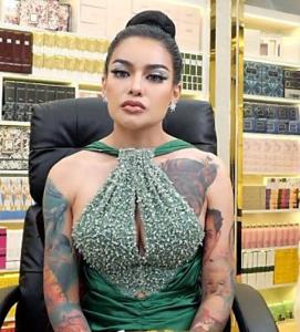 ทนายความพา “พิมรี่พาย” แม่ค้าออนไลน์ชื่อดังส่งศาลอาญามีนบุรี ให้ถอนหมายจับคดีหมิ่นประมาท