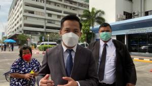 ศาลนัดตรวจหลักฐานคดี “อานนท์ นำภา” จัดม็อบ “แฮร์รี่พอตเตอร์” หมิ่นเบื้องสูง ทนายไม่กังวลคำวินิจฉัยล้มล้างการปกครอง คนละส่วนกับคดีอาญา