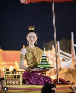 ส่องแฟชั่นชุดไทยสุดงดงามเหล่าคนบันเทิงแต่งรับเทศกาลลอยกระทง