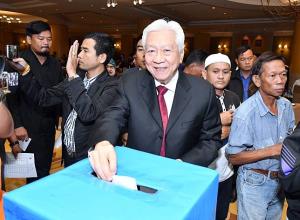 “พิเชษฐ” จ่อซบ พปชร.รอเคลียร์บัญชีพรรค ชี้พรรคเล็กต้องปรับตัวกติกาเปลี่ยน