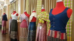 ชัยนาท จัดงานนิทรรศการผ้าทอลายพระราชทานและผ้าทอพื้นเมืองชัยนาท  ที่สืบทอดมากว่า 200 ปี