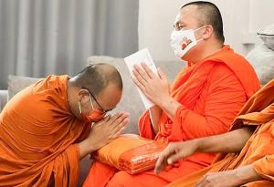 จ่อไปอีกหนึ่ง! "พระมหาสมปอง" แย้มฤกษ์ลาสิกขา 2 ม.ค.ปีหน้า ตรงกับวันเกิดแม่