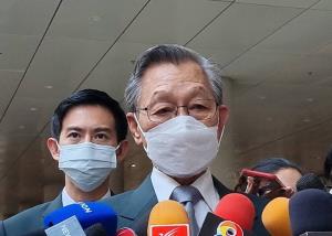 “ชวน” เผย  2 กม.ลูก "พรรคการเมือง-การเลือกตั้ง" อยู่ระหว่างตรวจสอบตามขั้นตอน กม.คาดพิจารณาเสร็จสมัยประชุมนี้