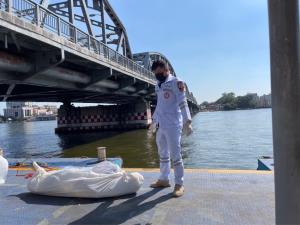 สลดรับปีเสือ พบศพแม่สะพายลูกวัยขวบเศษ โดดแม่น้ำเจ้าพระยา ร่างลอยติดท่าเรือสะพานกรุงธน