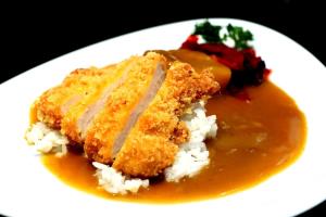 อร่อยไม่อั้น “ข้าวแกงกะหรี่ญี่ปุ่น” พร้อมบุฟเฟต์ซีฟู้ดและซูชิ ที่โรงแรม ดิ เอมเมอรัลด์