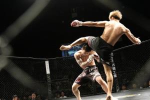ลุมพินี ระเบิดศึก MMA! / ลักษมณ์ นันทิวัชรินทร์