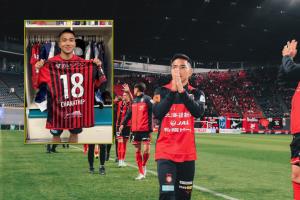 "คอนซาโดเล่" ประมูลชุดนักบอล เสื้อ "ชนาธิป" ปิดที่ยอด 2 แสนบาท