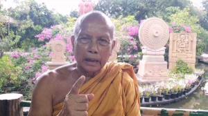 "หลวงพ่อพยอม" จี้สำนักพุทธฯ จัดการพระหลอกสาวแก้ผ้าทำเสน่ห์ เตือนผู้หญิงทำแบบนี้เสนียดจะมาแทน
