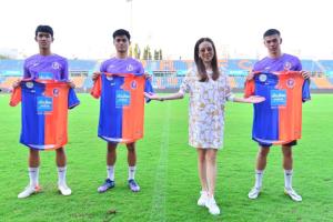 “มาดามแป้ง” เปิดตัว 3 ดาวรุ่ง ร่วมทีม "การท่าเรือ" อย่างเป็นทางการ