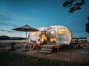 “Glamping” รายการที่ก๊วนกอล์ฟของเราต้องไปสัมผัสสักครั้งในยามนี้ / พลโทนายแพทย์ สมศักดิ์ เถกิงเกียรติ