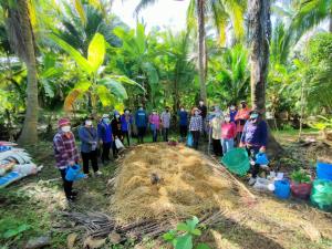 พช.สมุทรสงครามร่วมกับเครือข่าย "โคก หนอง นา โมเดล" สมุทรสงคราม จัด "หิ้วปิ่นโต... ไปเอามื้อบ้านพี่แดง" สร้างความเข้มแข็งชุมชน