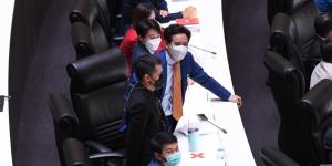 “ก้าวไกล” ย้ำจุดยืนยกเลิกโทษยุบพรรคการเมือง
