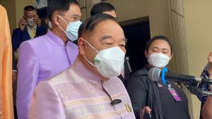 “บิ๊กป้อม” ไม่ปิดประตู จับมือ “เพื่อไทย” บอกหลังเลือกตั้งค่อยว่ากัน เมินดึง 14 ล้านเสียงกลับคืน บอกรอให้ “แลนด์สไลด์” ก่อน