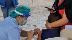 ผู้ปกครองพาเด็กฉีดวัคซีนรับมือติดเชื้อช่วงสงกรานต์ หลังยอดป่วยยังสูงกว่า 2,000 คน