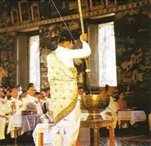 พระมหากษัตริย์ปฏิญาณตนอย่างไรตามราชประเพณีการปกครองของไทย