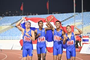 “จอชชัว” ควบไม้สุดท้าย พลิกคว้าแชมป์ 4x400 เมตร ซิวทองที่ 4 ให้ตนเอง