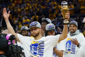 "เคอร์รี" ผู้เล่นคนแรก ซิว MVP ชิงแชมป์สายตะวันตก
