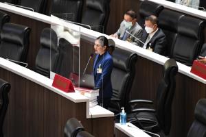 “เพื่อไทย” ซัด รบ.ปรับลดเงินกู้ หวังเลี่ยงการถูกด่า แต่หันไปขูดรีดภาษี รัฐวิสาหกิจ ตั้งเป้า 9 หมื่น ล.หวั่นรัฐวิสาหกิจไม่แคล้วโยนภาระให้ ปชช.รับแทน