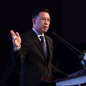 “พุทธิพงษ์” ชื่นชม “ผู้ว่าฯ ชัชชาติ” ลุยตรวจงานตอนสี่ทุ่ม ช่วงฝนถล่มกรุง ยกนักการเมืองดี