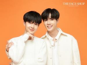 ด้อม “ซี-พฤกษ์ นุนิว” วอร์มเสียงให้พร้อม  มาแน่!! ในงาน เปิดตัว THE FACE SHOP สาขา SIAM SQUARE