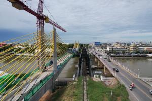 เชื่อมแล้วสะพานขึง! แลนด์มาร์ค ”รถไฟทางคู่สายใต้” ข้ามแม่น้ำแม่กลอง จ.ราชบุรี