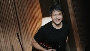 ขุนพลเพลง R&amp;B SeanSean, Billy AKiN , Lu Diaz (Producer จาก USA รวมตัวทำเพลงให้ศิลปินน้องใหม่  “ดร. แชมป์” ปล่อยซิงเกิลแรก “Champion” (อยู่ที่ใจ) สังกัดค่ายเพลงน้องใหม่ "FourTwo89 Records"