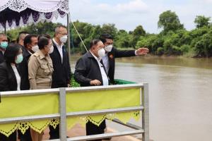 “ลุงป้อม” ฟิตวันหยุดต่อสายผู้ว่าฯ อยุธยา เร่งแก้น้ำท่วม ระดมหน่วยงานช่วยเหลือเยียวยา ปชช.