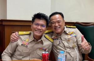 "เสี่ยหนู" โอบไหล่ "สาธิต" สยบรอยร้าวพรรคร่วมฯ หลัง ปชป.ตีตกร่าง พ.ร.บ.กัญชา