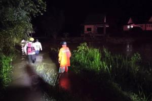 ระทึก! น้ำป่าทับลานไหลทะลักท่วมหมู่บ้าน อ.วังน้ำเขียว กู้ภัยลุยฝ่ากระแสน้ำช่วยอพยพชาวบ้าน