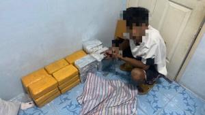 สืบ 6 รวบแก๊งขนยาบ้า ซุกบ้านเช่า 2 แสนเม็ด ส่งผ่านบริษัทเอกชน ได้ค้าจ้าง 1 หมื่น