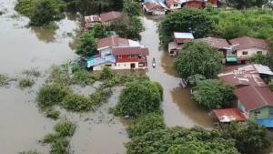 น้ำมูลขึ้นอีก เมืองวารินฯ ท่วมเหนือตลิ่งกว่า 1 เมตร เทศบาลเตือนชาวบ้านอพยพ