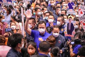 “อนุทิน” ขอให้ชาวขอนแก่น สมพรปาก ถือป้ายเชียร์ให้เป็นนายกฯ
