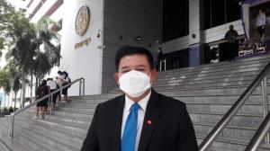 ศาลอาญาประทับฟ้อง “พรรคก้าวไกล-พิธา-เพชร” โพสต์ภาพล้อเลียน “สิระ” เลือกตั้งซ่อมเขตหลักสี่