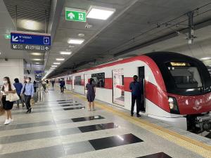 พระราชทานชื่อ รถไฟสีแดง-สถานีกลางบางซื่อ "นครวิถี-ธานีรัถยา" และ "สถานีกลางกรุงเทพอภิวัฒน์"