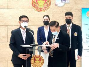 “สมชัย” โร่ร้อง “เสรีพิศุทธ์” สอบป้ายต้อนรับ “บิ๊กป้อม” ลงพื้นที่เพชรบูรณ์ ส่อขัดกฎเหล็ก 180 วัน ขู่ให้เวลา กกต.1 เดือน หากนิ่งเฉยเจอร้องดำเนินคดี