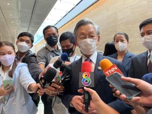 “ชวน” ปัดแสดงความเห็นปม 8 ปี “ประยุทธ์” อย่าสมมติให้รอศาล รธน.ชี้ขาด