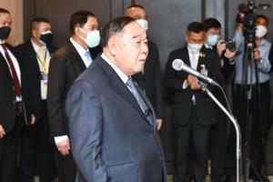 “บิ๊กป้อม” ประชุมหัวหน้าส่วนราชการ ขอบคุณทุกคนที่ร่วมฝ่าฟันอุปสรรค เสียสละเพื่อประโยชน์ประเทศชาติ