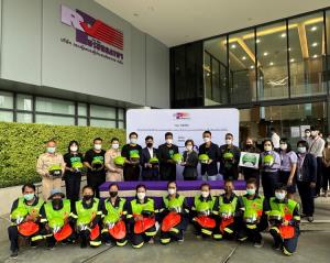 บ.กลางฯ สนับสนุนหมวกนิรภัย 300 ใบ ส่งเสริมการสวมหมวกนิรภัยในเจ้าหน้าที่ กทม.