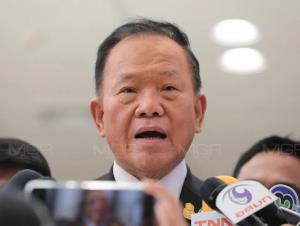 “สันติ” เดินฉับ หลังสื่อถาม ก๊วน “ส.ส.พปชร.” แห่ร่วมงานวันเกิด “เนวิน”