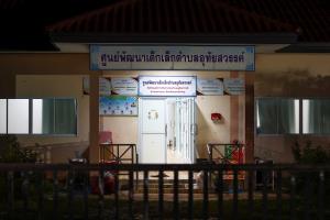เกิดอะไรขึ้นกับมนุษย์!? สื่อนอกเผย 'กราดยิงหนองบัวลำภู' ไม่ใช่เหตุสังหารหมู่ศูนย์รับเลี้ยงเด็กครั้งแรกของโลก
