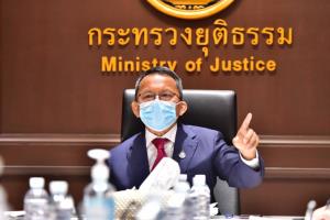 “สมศักดิ์” บอก เป็นไปไม่ได้มีพ่อค้ายาในเรือนจำ เพราะกฎหมายแรง เผย มีคนโทร.แจ้งเบาะแสยาเสพติดในหมู่บ้านเพียง 1.6 หมื่นสายเท่านั้น
