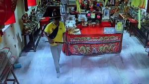 โจรบังอาจ! ขโมยของสูง หมวกและดาบของพระเจ้าตากสิน