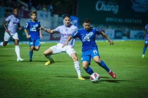 "ฉลามชล" งับไม่เข้าพ่าย “แข้งเทพ” คาบ้าน 1-0