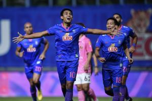 "บีจี" 10 คน เปิดบ้านปราบ "จงอางผยอง" 2-0 ขึ้นที่ 4